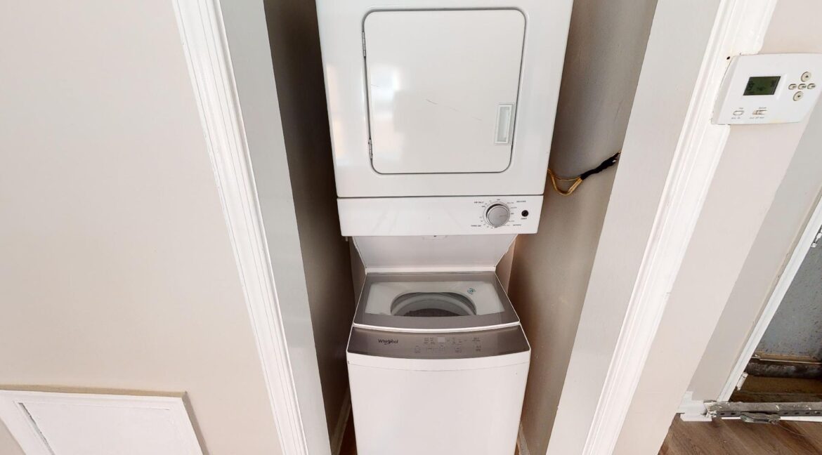 3004-30th-St-SE-3-Washer_dryer