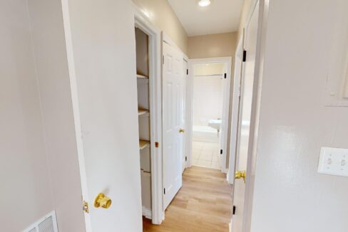 1329-29th-St-SE-4-1-Bed-1-Bath-12292023_143539