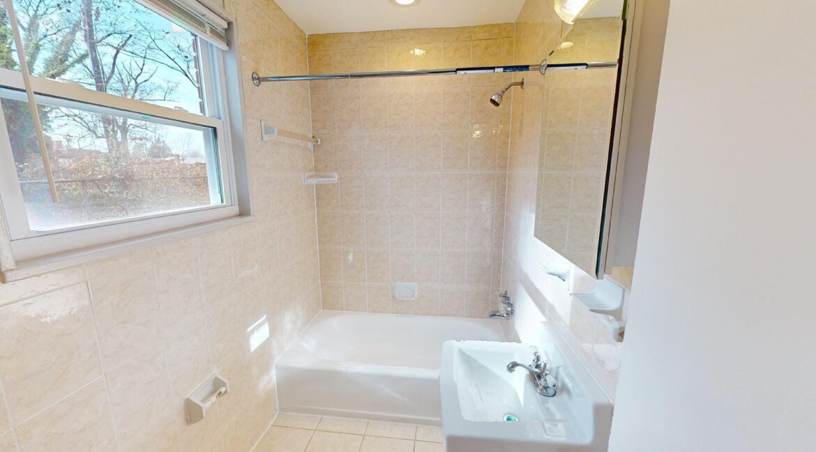 1329-29th-St-SE-4-1-Bed-1-Bath-12292023_143553