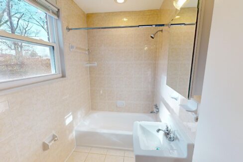 1329-29th-St-SE-4-1-Bed-1-Bath-12292023_143553