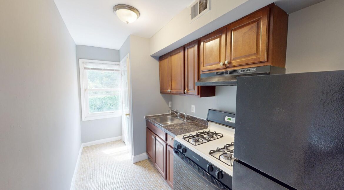 419-Burbank-St-SE-5-1-Bed-1-Bath-08222024_201800