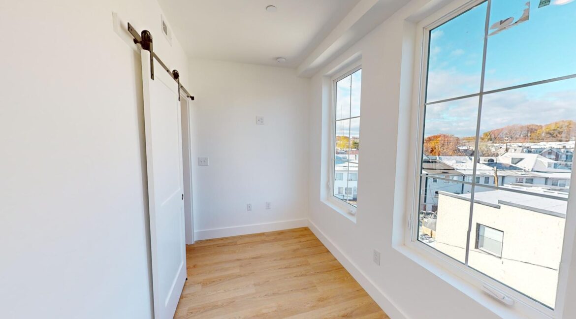 201-Kennedy-St-NW-7-1-Bed-1-Bath-11232024_205710