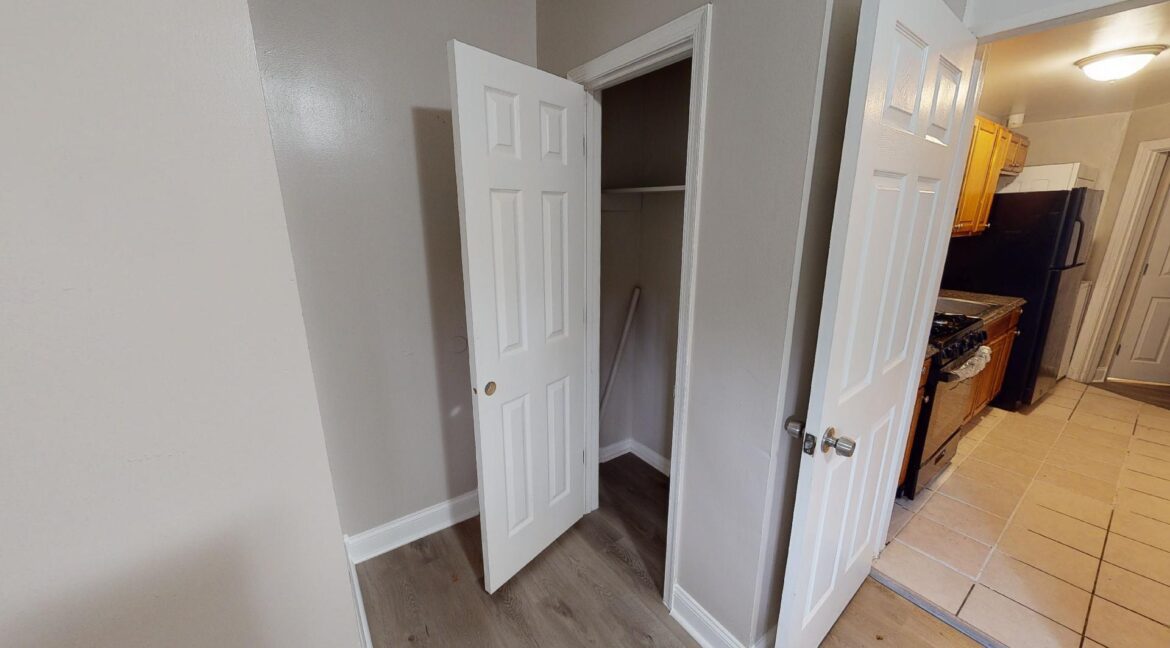 Bed closet