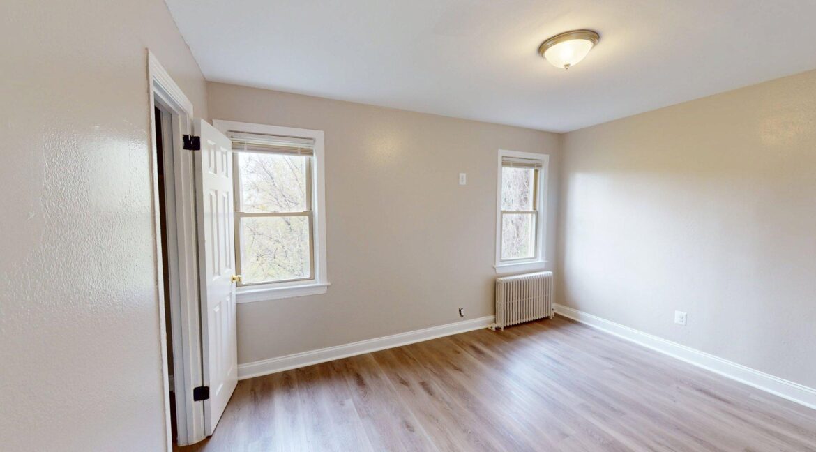 2912-Southern-Ave-SE-4-3-Bed-1-Bath-04102025_180204