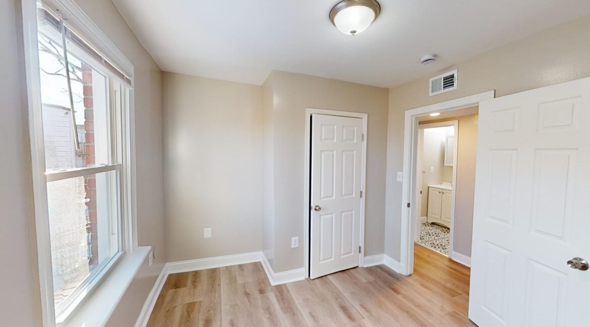 3137-Buena-Vista-Terrace-SE-3-3-Bed-1-Bath-01172025_185300