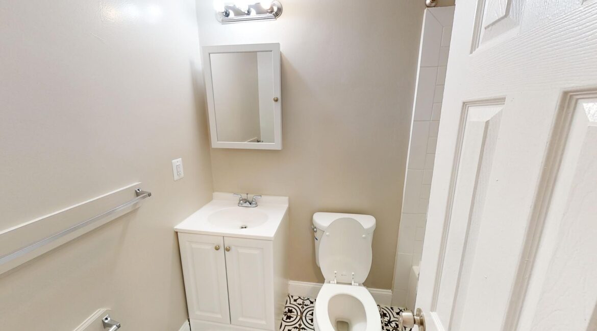 3137-Buena-Vista-Terrace-SE-3-3-Bed-1-Bath-01172025_185324