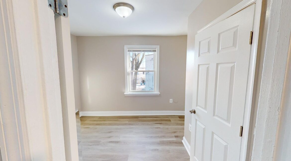 3137-Buena-Vista-Terrace-SE-3-3-Bed-1-Bath-01172025_185333