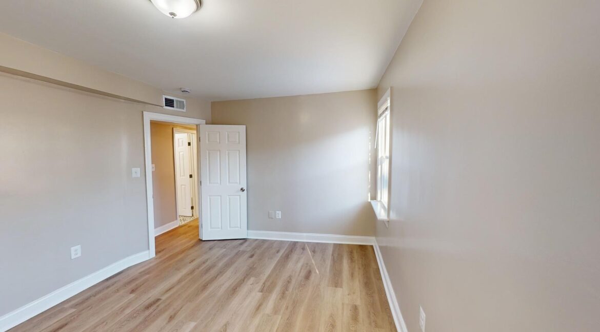 3137-Buena-Vista-Terrace-SE-3-3-Bed-1-Bath-01172025_185347