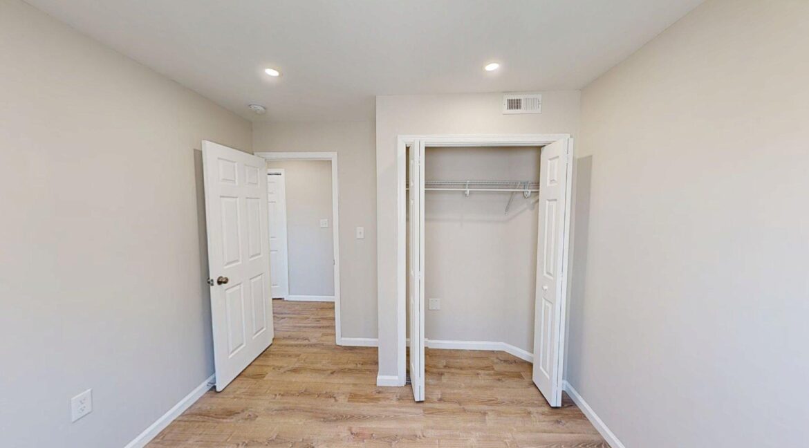 330-336-63rd-St-NE-3-Bed-1-Bath-04092025_184000