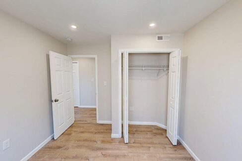 330-336-63rd-St-NE-3-Bed-1-Bath-04092025_184000