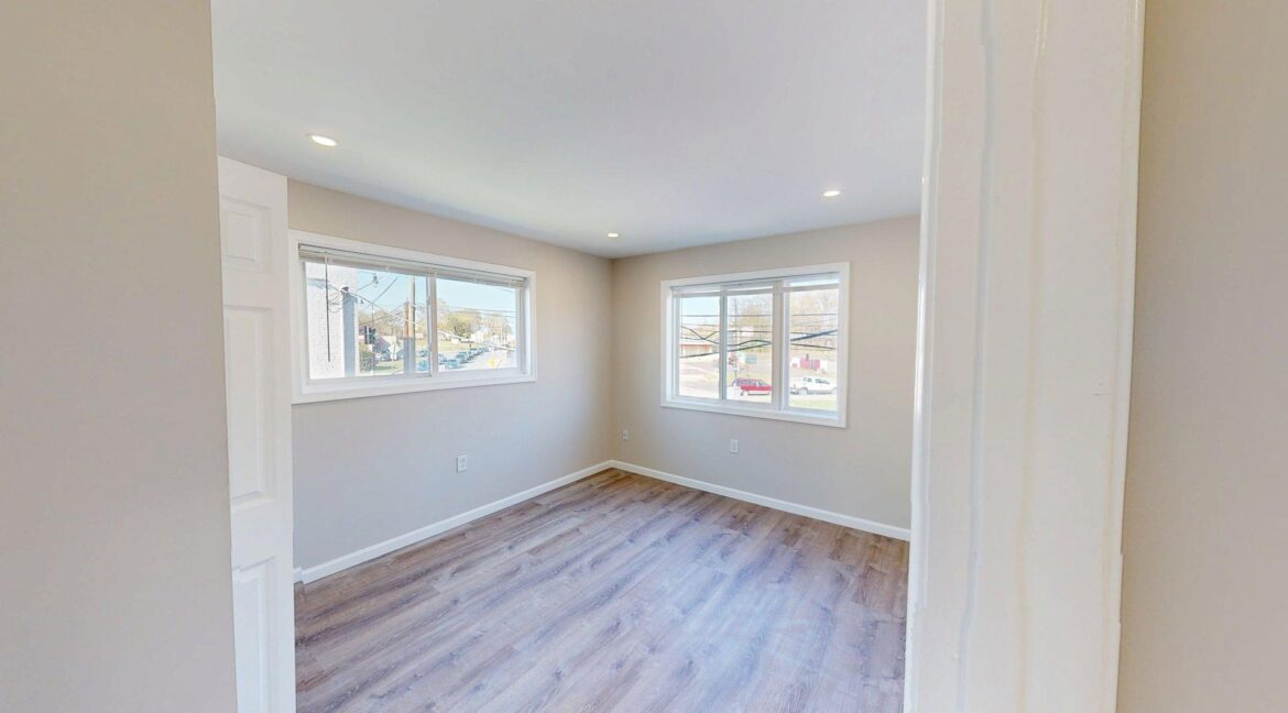 330-336-63rd-St-NE-3-Bed-1-Bath-04092025_184149