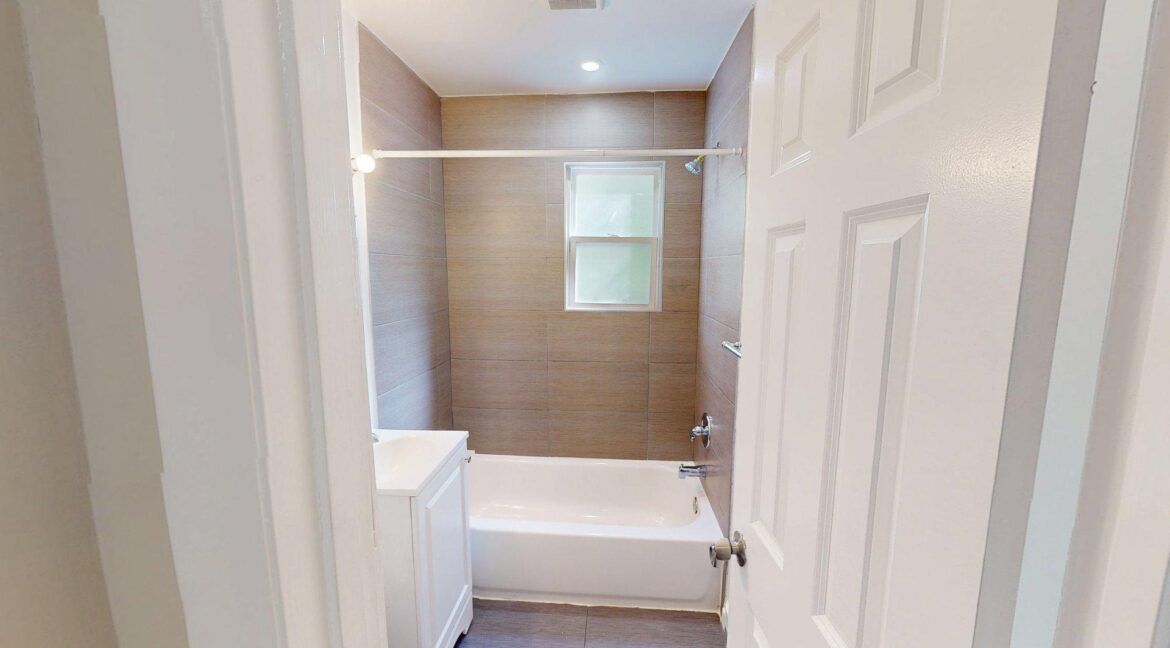 4203-Edson-Pl-NE-2B-2-Bed-1-Bath-04082025_174221